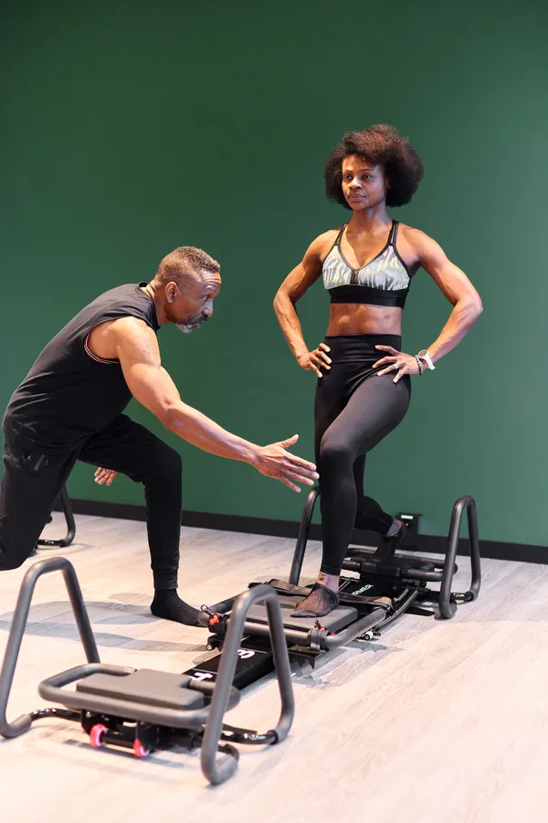 Exercice de gainage sur machine Lagree